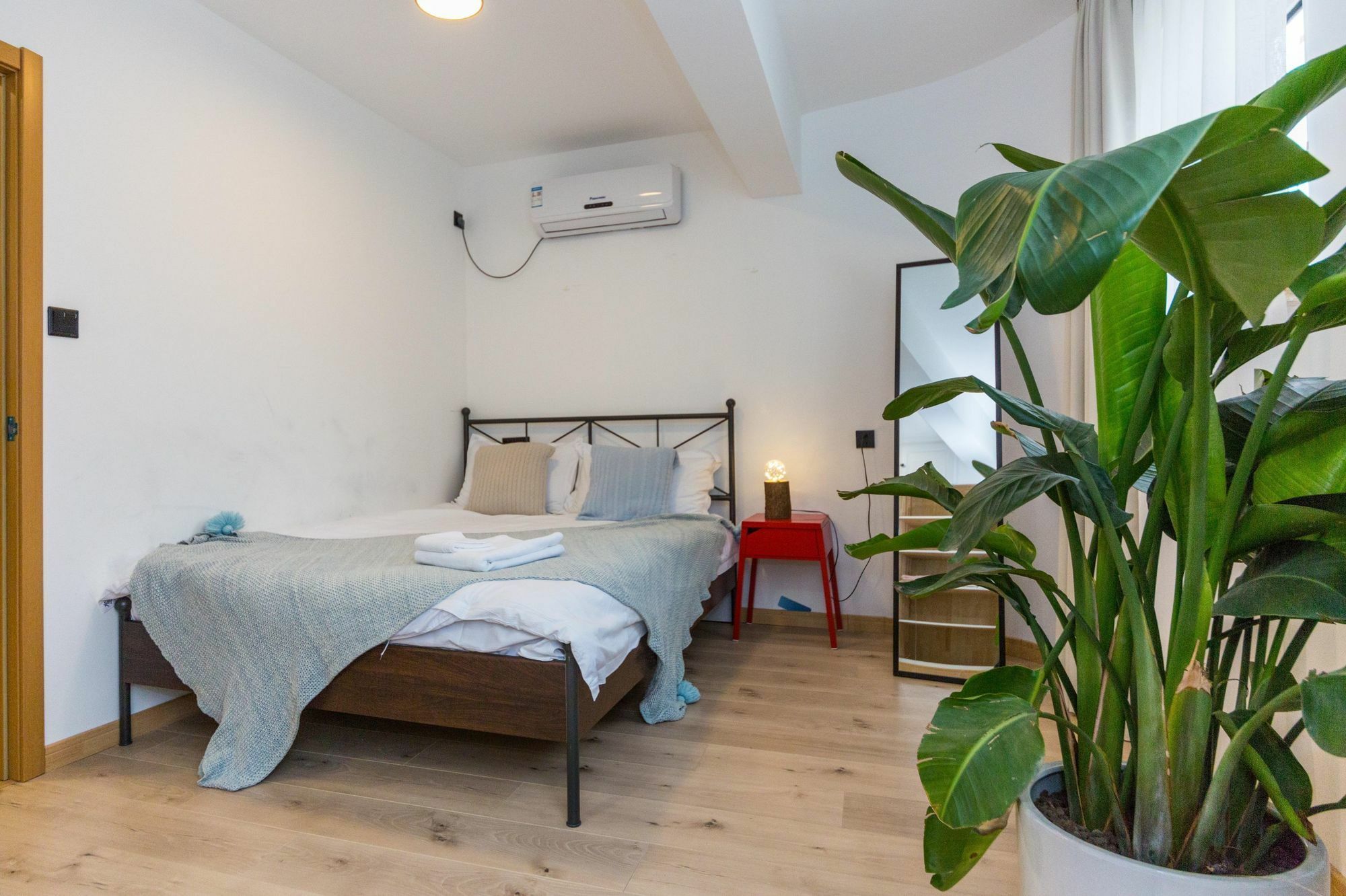 Henry'S Apartment - South Maoming Road Шанхай Екстер'єр фото